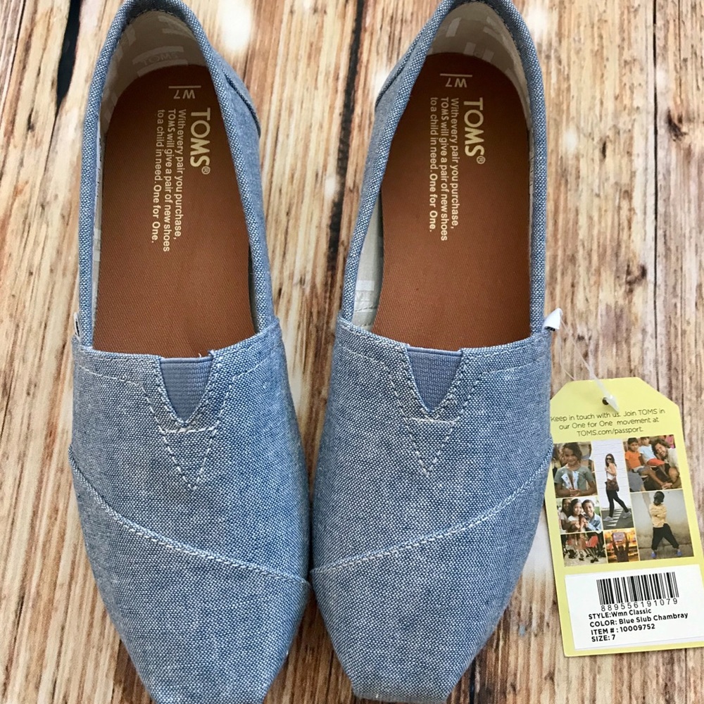 blue chambray toms NWT